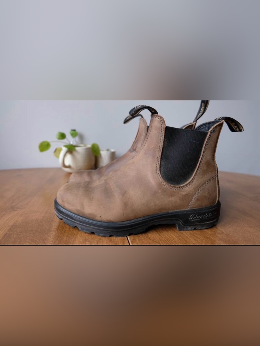 Blundstone Brown Chelsea Ankle Boots with Black Elastic